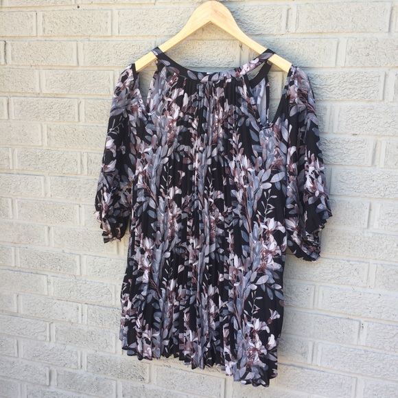 Harlowe & Graham Floral Print Cold Shoulder Top - Picture 5 of 8